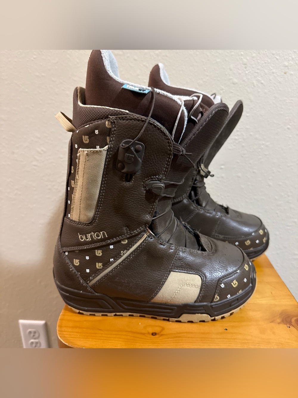 Burton MintBrown and Cream Women's Winter Snowboarding Boots